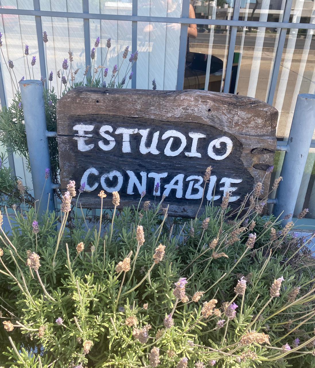 Fachada y acceso principal sobre Av. de las Américas de Estudio Fritzler y Asociados